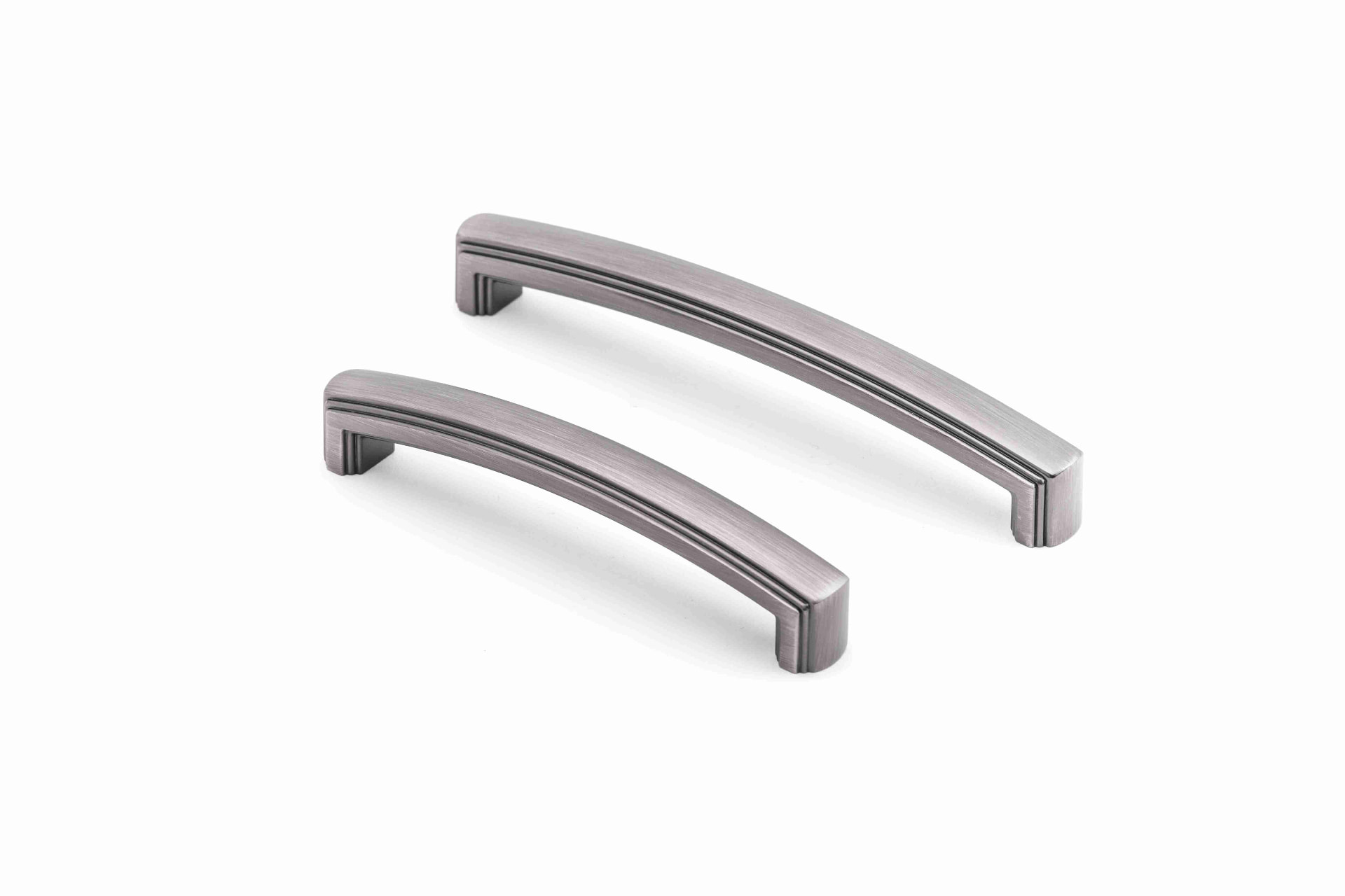 Traditional curved cabinet pulls in bronze, antique brass and brushed nickel